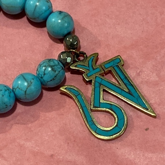 NWT Beaded Bracelet with Charm - Picture 3 of 4